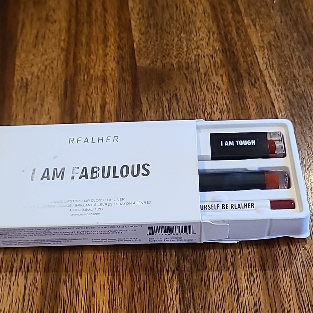 REALHER  Deep Red Lip Set
